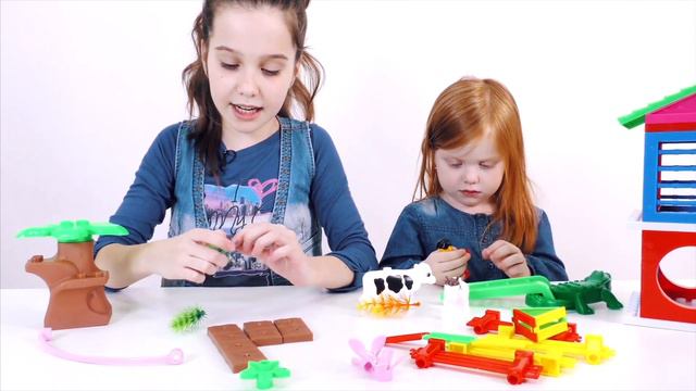 Лера и Саша Распаковка домика - конструктора Ферма для животных Видео для детей смотреть онлайн