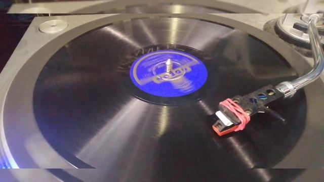 Mistinguett z tow. ork. z "Moulin Rouge" - "Il M'A VUE NUE" смотреть онлайн