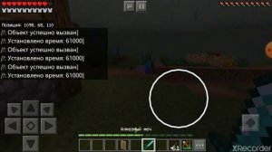 Землянной чувак спасает деревню жителей от зомби в Minecraft