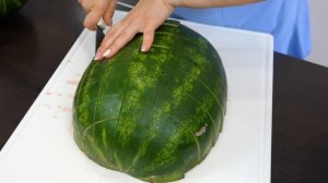 Очень ПРОСТО и Красиво НАРЕЗАТЬ АРБУЗ ?