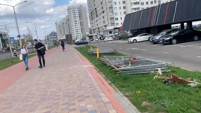 КАТАЕМСЯ НА ВЕЛОСИПЕДАХ | MCDONALDS | ОТЕЛЬ RENAISSANCE MINSK | МЕТРО ГРУШЕВКА смотреть онлайн