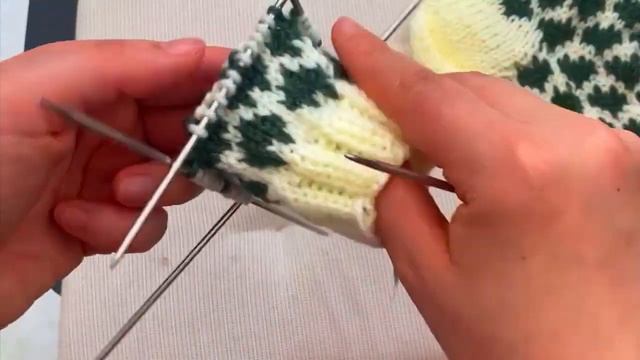 Супер легкий жаккард "Сердечки" #knittingtutorialforbeginners #knittingsocks #вязаныеноски