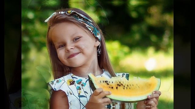 Фотосессия мамы и дочки в одинаковых нарядах. Совместное позирование. смотреть онлайн