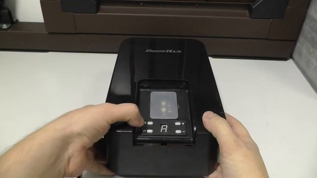 КАК ЗАПРОГРАММИРОВАТЬ ПУЛЬТ НА ПРИВОД DOORHAN SECTIONAL 800PRO смотреть онлайн