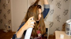 Две прически с зачесанными от лица волосами