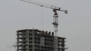 Как вырастает подъёмный кран во время стройки