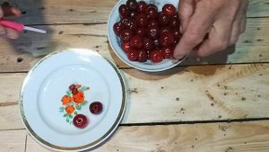 Как удалить косточки с вишни!? Три простых способа удаления косточек с вишни!