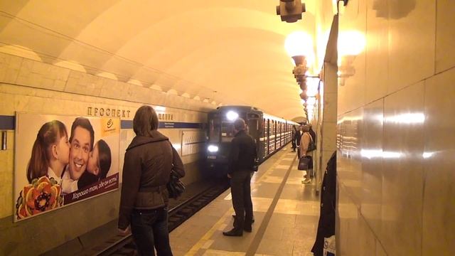 Прибытие поезда на ст. м. Проспект Просвещения смотреть онлайн