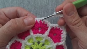 Красивая сидушка из квадратных мотивов с цветком. Вязание крючком 2021.