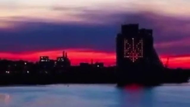 В Днепропетровске герб Укрины - на фоне Российского Флага смотреть онлайн