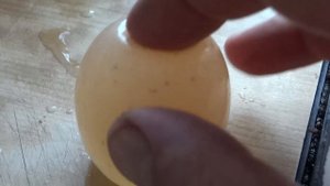 Куриное яйцо без скорлупы