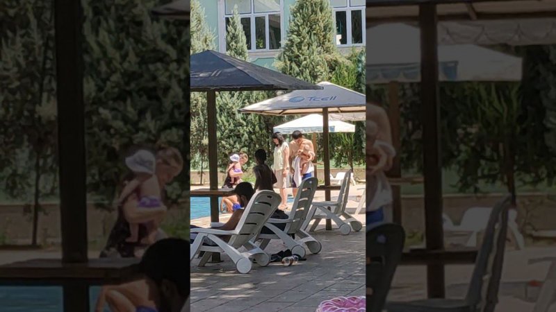 бассейн в отеле Бахористон в Таджикистане
