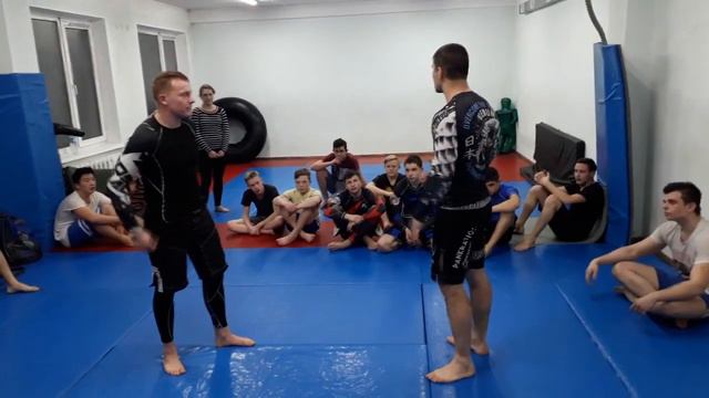 Учимся делать приемы разных типов в стойке и в партере болевой на ногу , на руку смотреть онлайн
