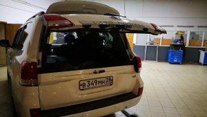 Электропривод на Toyota Land Cruiser 200 с сенсором "Свободные Руки"