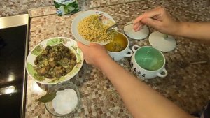 Перловая каша с грибами в горшочке .