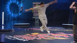 B-Boy Pesto vs. B-Boy Mowgly | Red Bull BC One Cypher Italy 2021