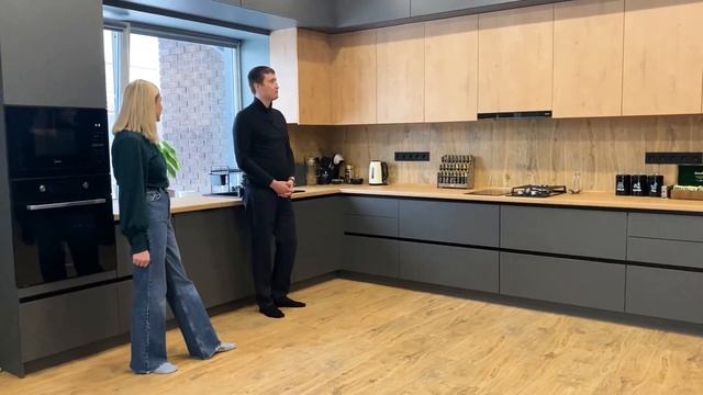 Как создать идеальную кухню: обзор кухонного гарнитура для просторного помещения // Антон Обухов смотреть онлайн