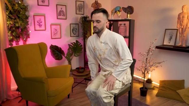 Неправильно сидишь — МАЛО живёшь! Как сидеть для здоровья и долголетия?