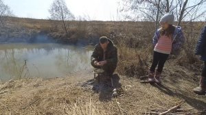 Ловлю рыбу на поплавок! Жареная картошка! Рыбалка с детьми.