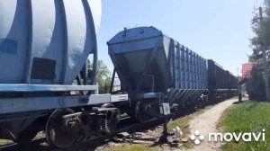 Пассажирский поезд Великие Луки-Псков-Москва и 2ТЭ116 с хопперами.