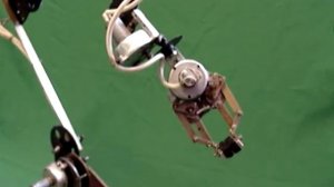 Робот манипулятор из хлама