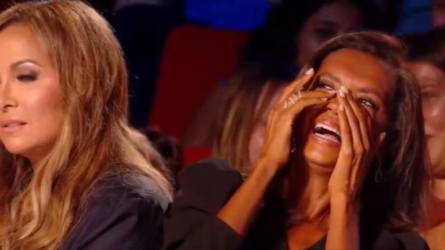 Béatrice Mcqueef joue de la flûte dans la France a un incroyable talent смотреть онлайн