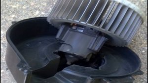 Снимаем и разбираем вентилятор печки Ford Fusion