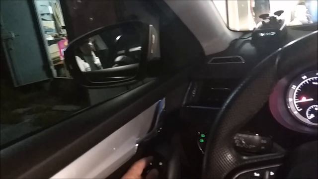 Работа складывания зеркал на Шкода Октавия А7 смотреть онлайн