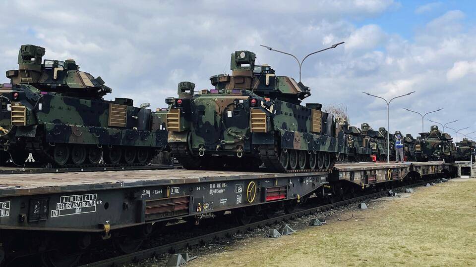 Уничтожен Эшелон  с Техникой и Вооружением НАТО