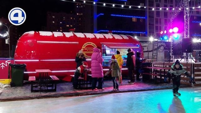 В центре Екатеринбурга открыли большой каток