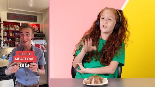 Kids Try Vintage Recipes With B. Dylan Hollis! (Jellied Meatloaf, Bologna Cake, Pickled Cheesecake) смотреть онлайн