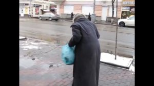 РАЗОБЛАЧЁННАЯ АФЕРИСТКА БЫСТРО БЕГАЮЩАЯ 'БАБУЛЯ' - ПОПРОШАЙКА!!!!!!!!!!!!!!!