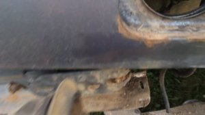 Мокрый бак в bmw e34.  Замена воздухоотводной трубки