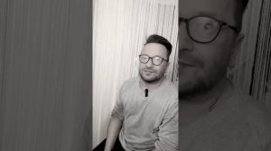 Я сижу под столом...