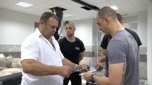 Монтаж рельсовой системы для боксёрских груш.