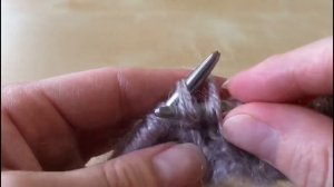 ВЯЗАННАЯ ШАПОЧКА ИЗ МОХЕРА ЗА ПАРУ ЧАСОВ / БЕСПЛАТНЫЙ МАСТЕР КЛАСС. KNITTED HAT