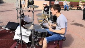 Барабан был плох, барабанщик бог.