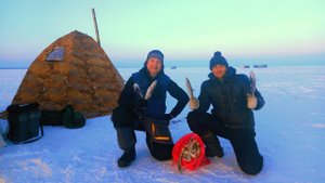 СЕЛИ ТАМ, ГДЕ НИКТО НЕ ЛОВИТ И НАЧАЛИ ТАСКАТЬ РЫБУ!ЛУНКА С КРУПНЯКОМ!