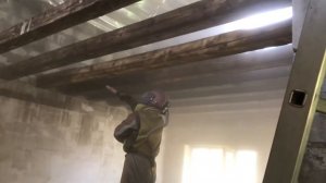 Очистка дома после пожара методом пескоструя.
