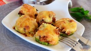 Стильные башенки на праздничный стол
КАБАЧКИ, ЗАПЕЧЁННЫЕ С ФАРШЕМ И СЫРОМ