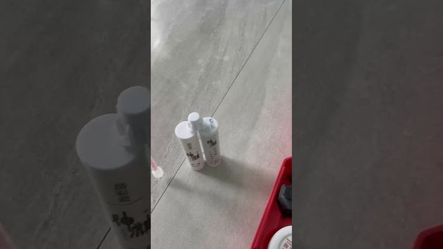 Нанесение эпоксидной двухкомпонентной затирки, лучший продукт для затирки швов.