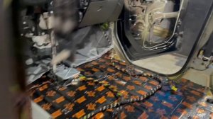 Opel Zafira Life обзор штатной шумозащиты, установка легких, эффективных шумоизоляционных материало