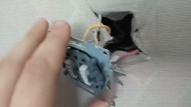 КАК ПОМЕНЯТЬ ВЫКЛЮЧАТЕЛЬ