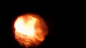 Шахтный котел Холмова. Кирпичи в газовой щели для опилок