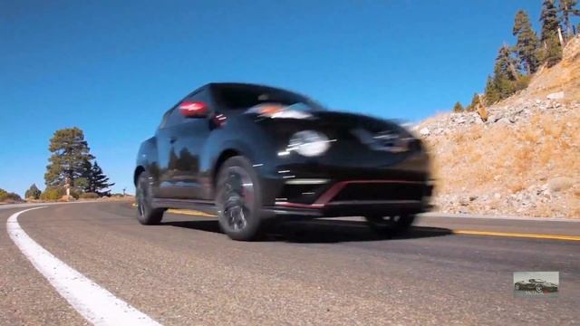 CROSSOVER : 2017 NISSAN JUKE NISMO RS l Beauty Shots & Driving Scenes смотреть онлайн