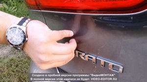 Удаляем шильдик с крышки багажника