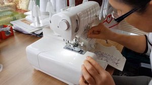 Если петлитель не заправляется. Коверлок Babylock.