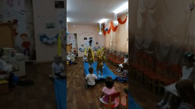 Танец золотых рыбок смотреть онлайн