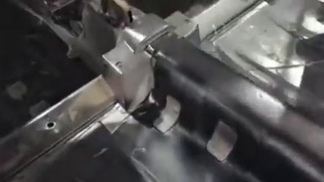Заводская шумка в ВАЗ 2107 явно не самого лучшего качества о чем нам и заявил владелец