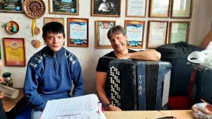 АНДРЕЙ, ЛЮБИТ ПЕТЬ! А ВОТ С УЧЕБОЙ НЕ ЛАДИТСЯ!!!